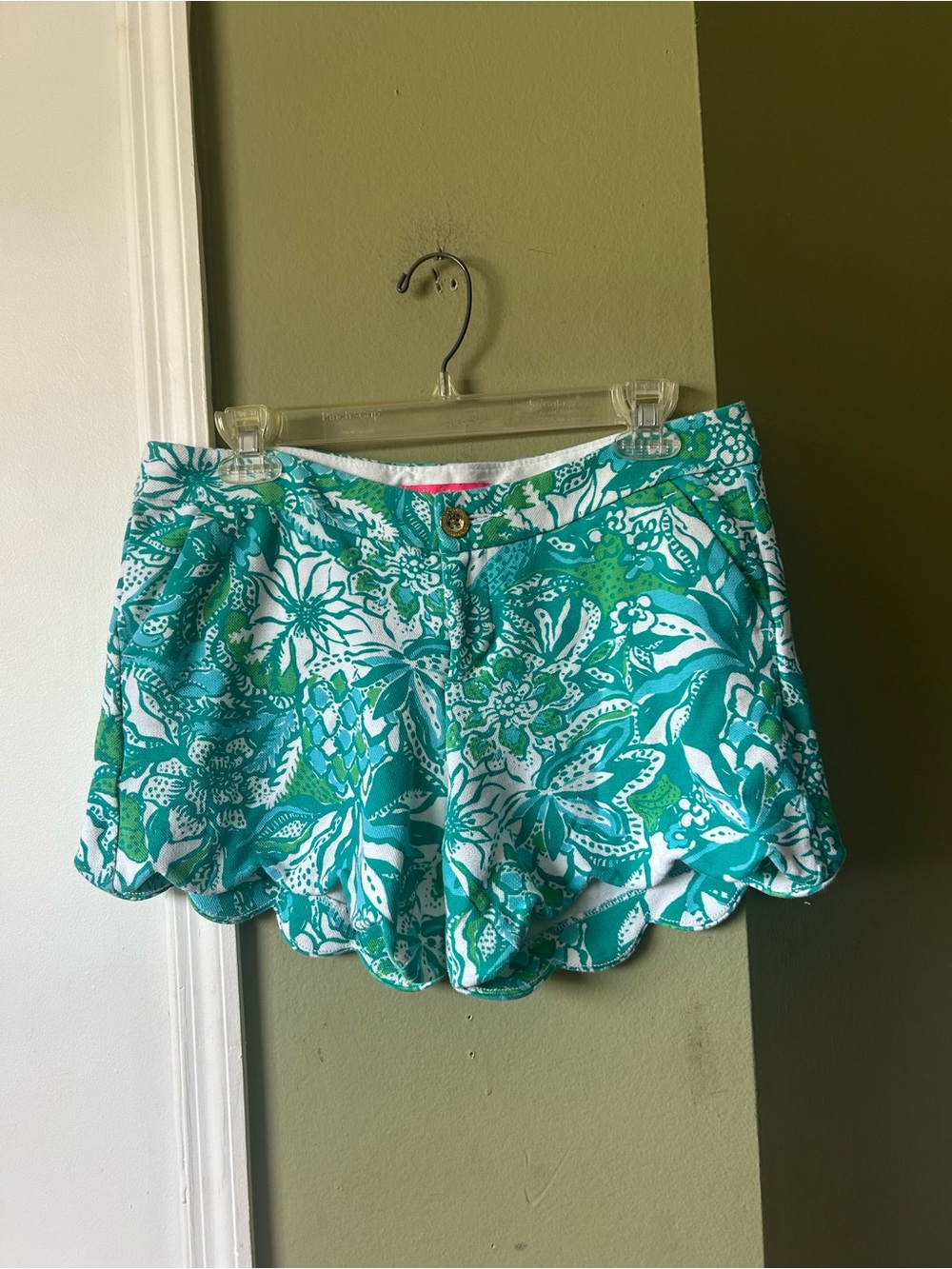 Lilly Pulitzer Teal & White Floral Scallop Hem Shorts Sz 6